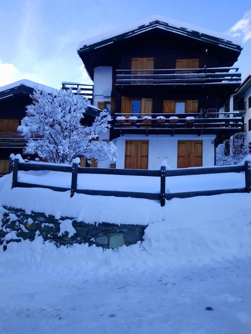 Cervinia-Valt Sport & Relax House Apartment Valtournenche Bagian luar foto